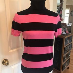 Turtle neck top with short sleeves. Very nice fit